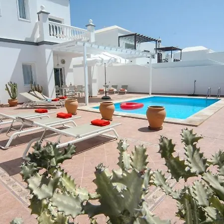 Casa Angelica - High Quality 4 Bedroom - With Wifi And Great Pool Area * Costa Teguise